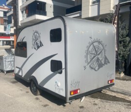 Kurumsal ve bireysel araçlar için güvenilir ve kaliteli araç kaplama çözümleri Ankara’nın tüm ilçelerinde mevcuttur. Araç reklam giydirme ve folyo kaplama işlerinizde profesyonel hizmet veriyoruz. Ankara araç giydirme, araç kaplama Ankara, folyo kaplama Ankara, araç sticker kaplama Ankara, kurumsal araç giydirme Ankara, kişiye özel araç kaplama Ankara, renk değişimi folyo Ankara, full araç kaplama Ankara, Ankara araç kaplama fiyatları, araç reklam giydirme Ankara, profesyonel araç kaplama Ankara, kaliteli araç kaplama Ankara, güvenilir araç giydirme Ankara, Çankaya araç kaplama, Keçiören araç kaplama, Mamak araç kaplama, Yenimahalle araç kaplama, Etimesgut araç kaplama, Sincan araç kaplama, Batıkent araç kaplama, Eryaman araç kaplama, Emek araç kaplama, Ankara araç kaplama firmaları, Ankara araç giydirme firmaları, Ankara araç kaplama hizmetleri